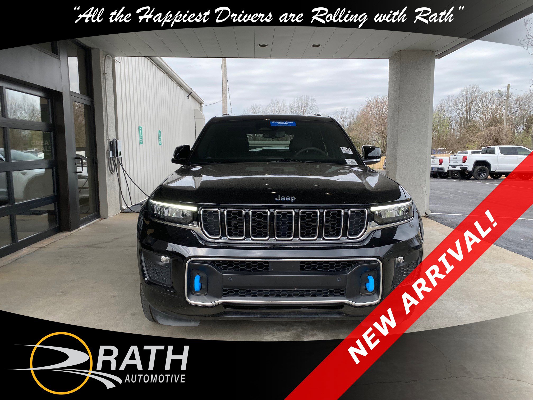 Used 2022 Jeep Grand Cherokee Overland w/ Luxury Tech Group IV image 3