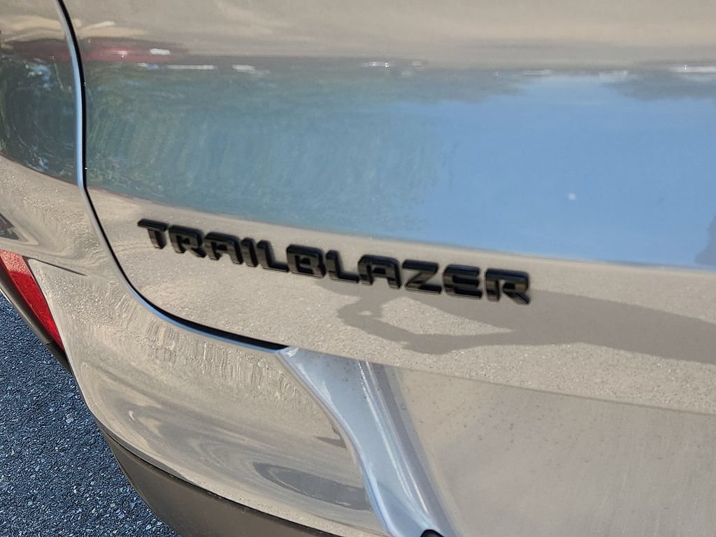 Used 2023 Chevrolet TrailBlazer RS FWD image 29