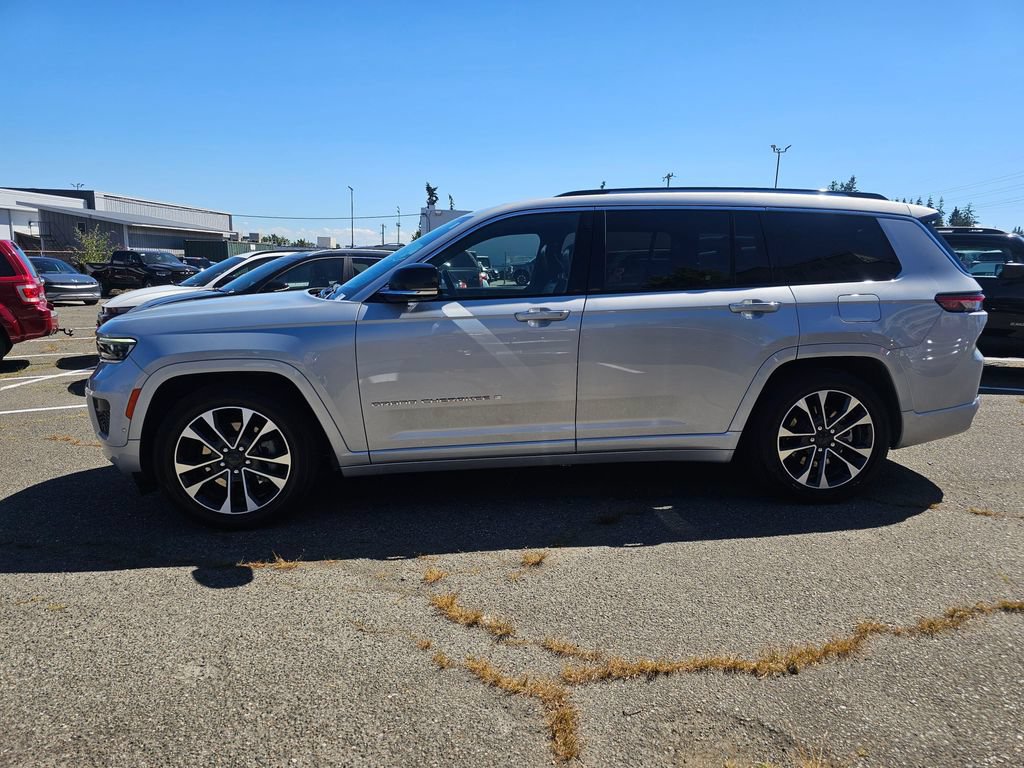 Used 2022 Jeep Grand Cherokee L Overland w/ Advanced Protech Group III AWD/4WD image 5