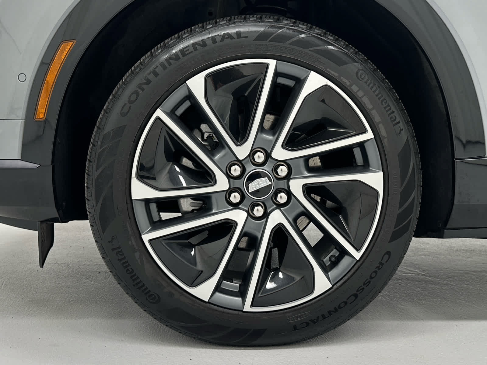 Used 2025 Cadillac Optiq Sport 2 w/ LPO, Floor Liner Package AWD/4WD image 9