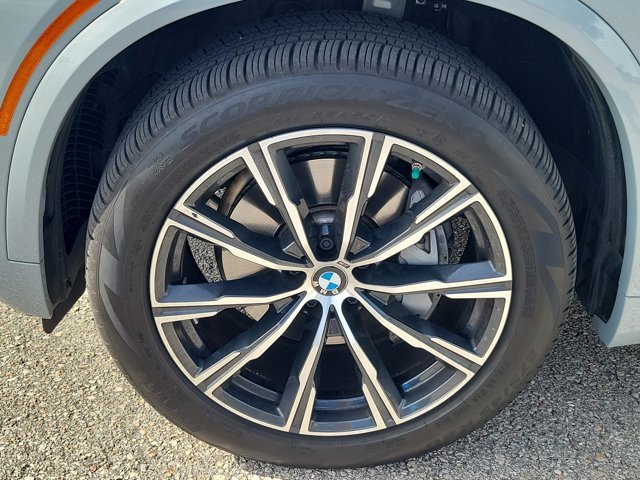 Used 2025 BMW X5 xDrive40i w/ Executive Package image 10
