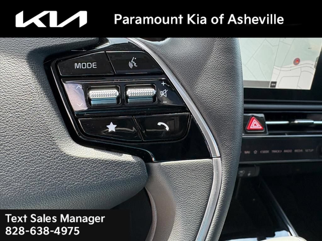 Certified 2025 Kia Niro FWD image 12