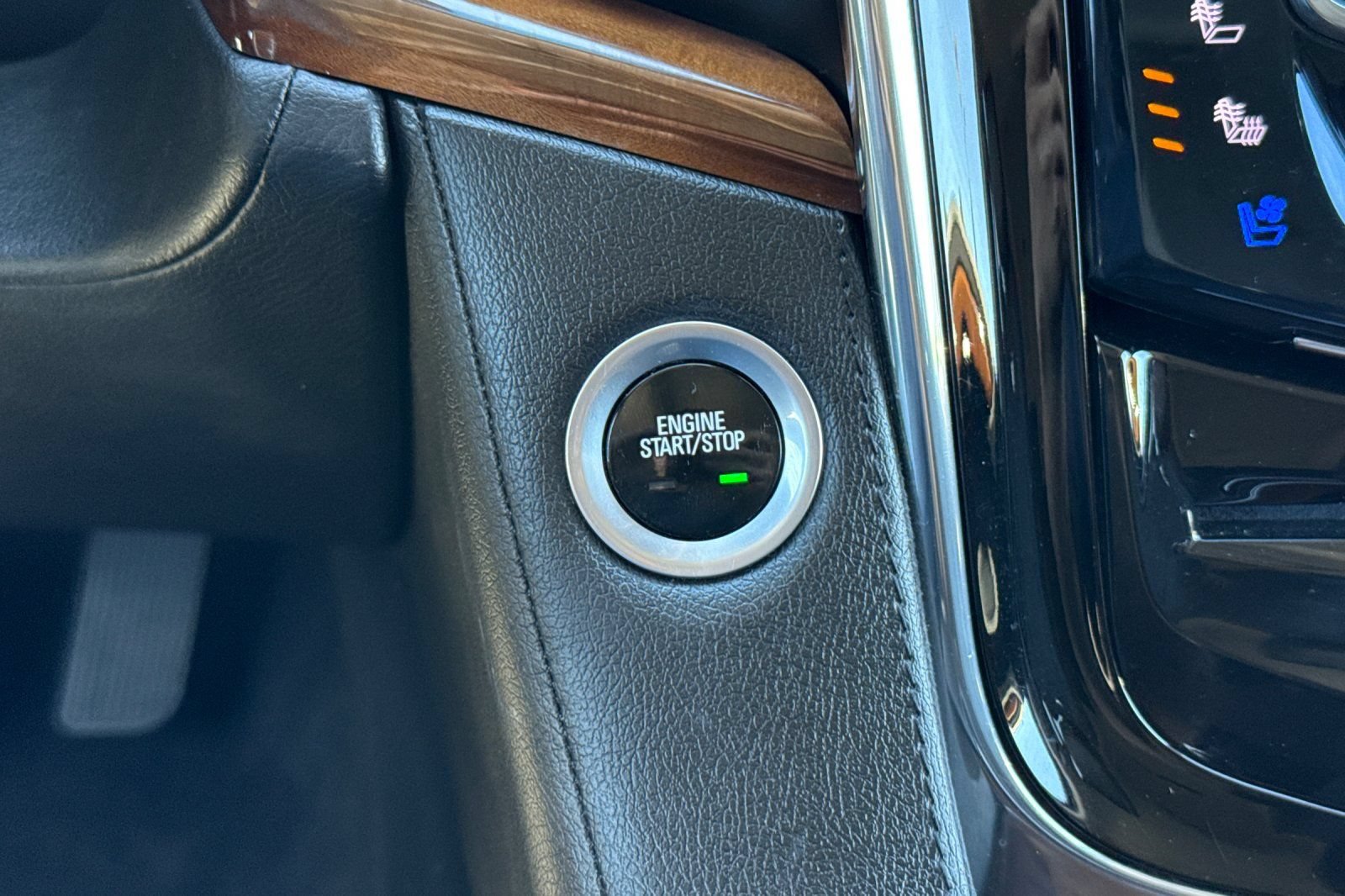 Used 2017 Cadillac Escalade ESV Luxury RWD image 24