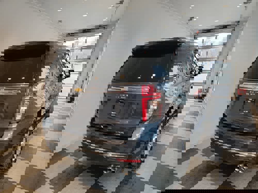 Used 2021 Chevrolet Tahoe Premier w/ Premium Package image 6