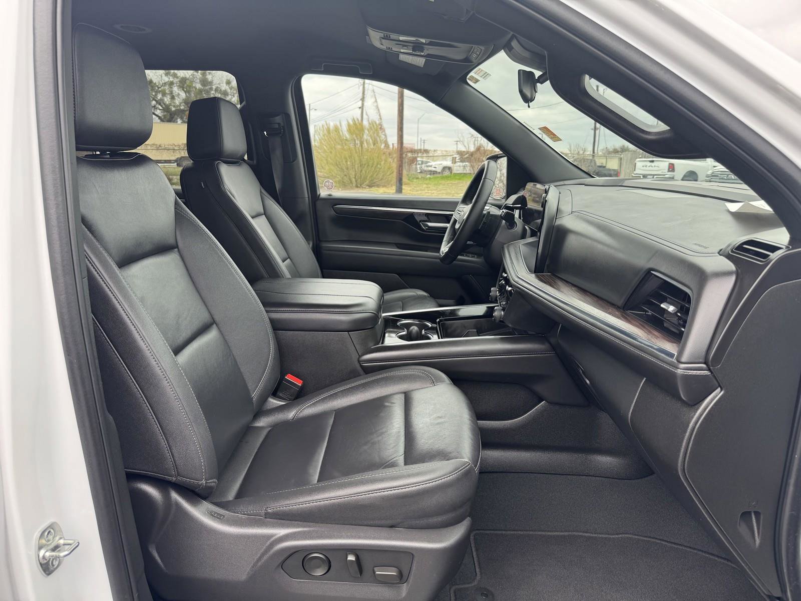 Used 2025 Chevrolet Tahoe LT image 40