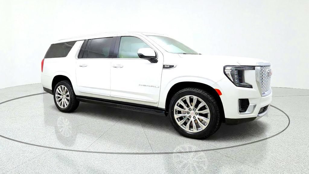 Used 2022 GMC Yukon XL Denali AWD/4WD image 3