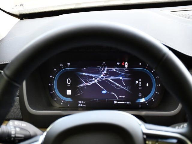 Used 2025 Volvo XC90 B6 Plus w/ Protection Package Premier AWD/4WD image 23