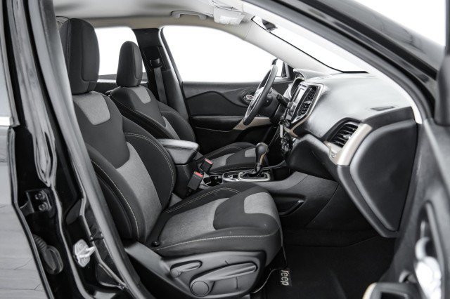 Used 2018 Jeep Cherokee Latitude FWD image 29