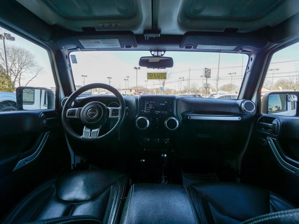 Used 2016 Jeep Wrangler Unlimited Rubicon image 13