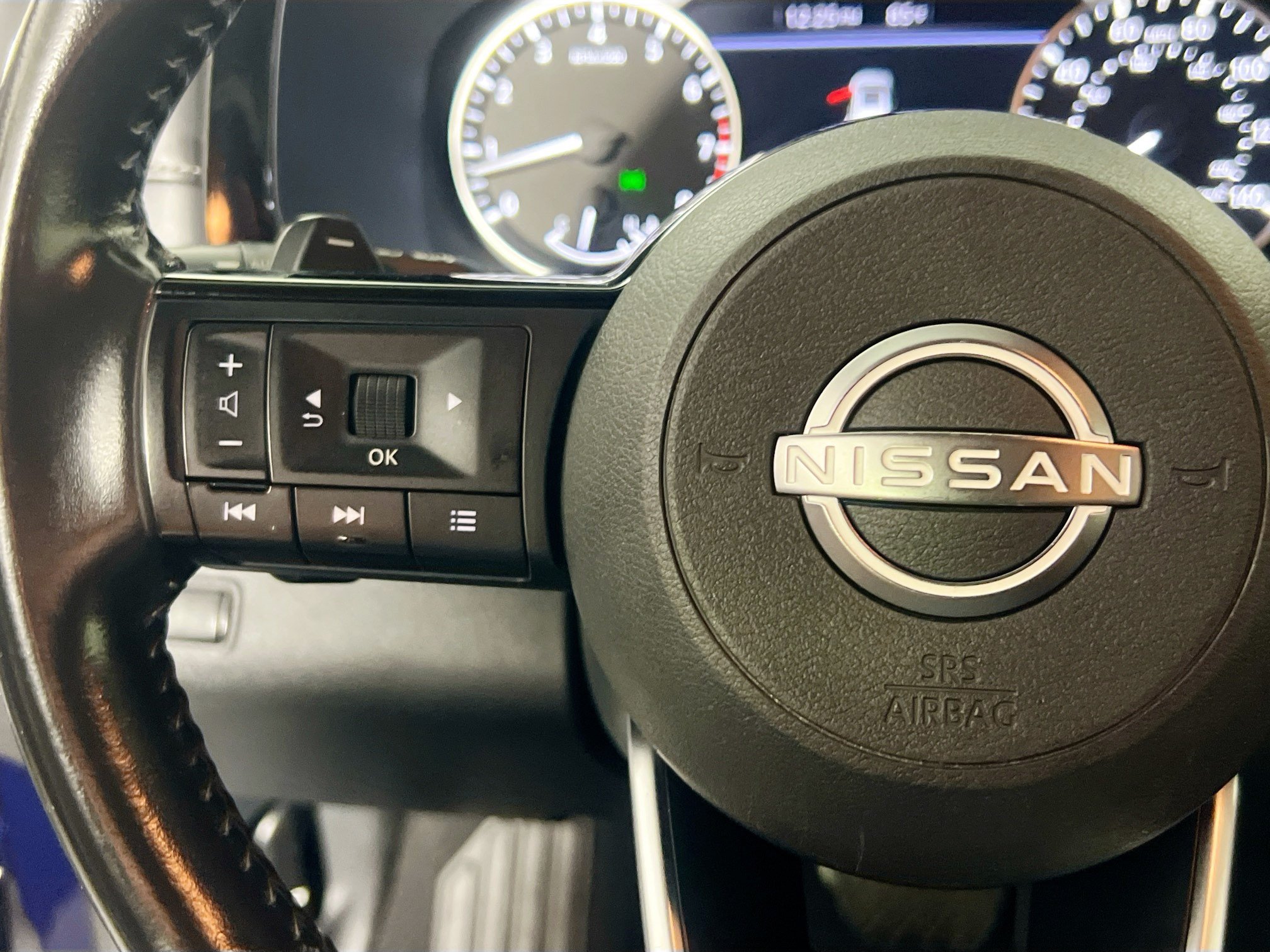 Used 2022 Nissan Pathfinder SV FWD image 18