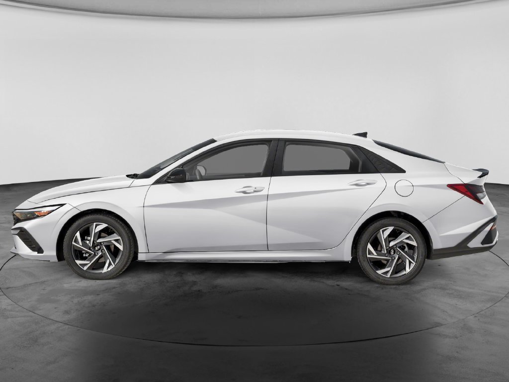 Used 2026 Hyundai Elantra Sport FWD image 4