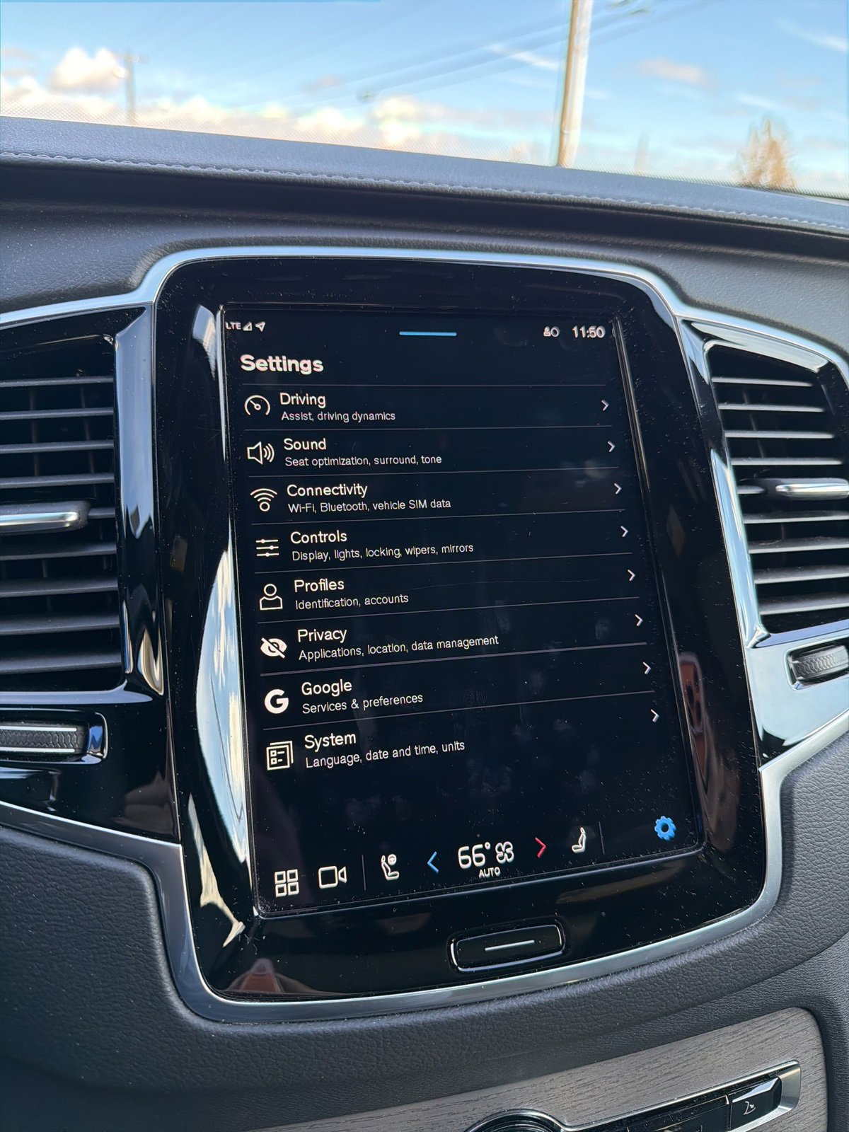 Used 2024 Volvo XC90 T8 Ultimate w/ Protection Package Premier image 32