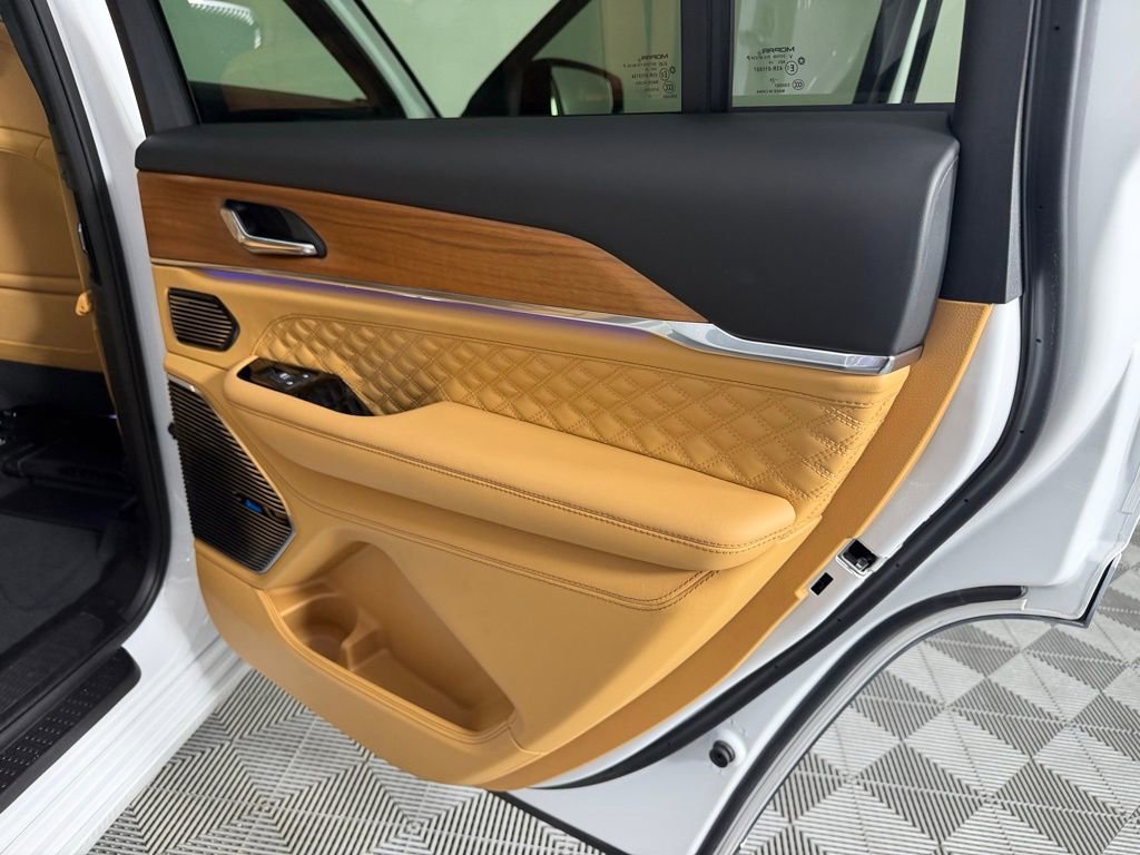 Certified 2025 Jeep Grand Cherokee L Summit AWD/4WD image 30