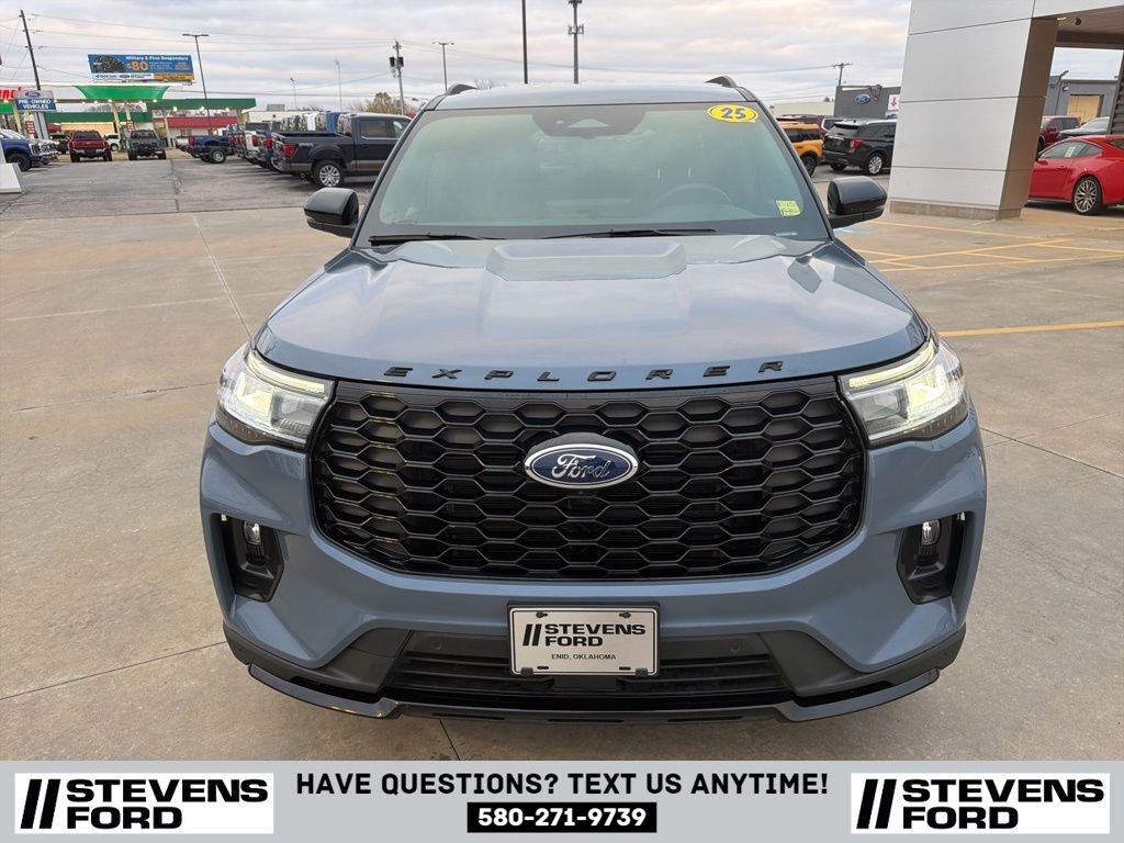 Used 2025 Ford Explorer ST-Line image 11