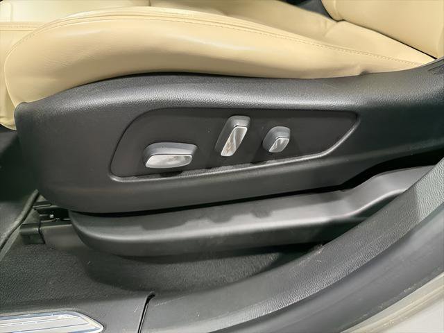 Used 2017 Cadillac XT5 Luxury w/ Driver Awareness Package FWD image 13