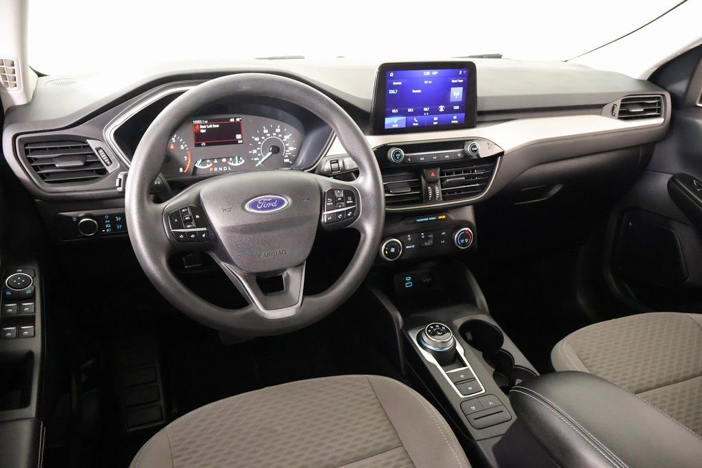 Used 2022 Ford Escape SE image 2