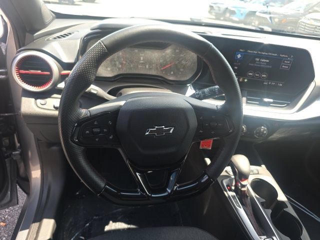 Used 2024 Chevrolet Trax RS FWD image 16