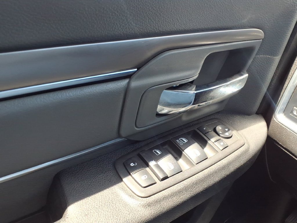 Used 2022 RAM 1500 Classic SLT AWD/4WD image 34