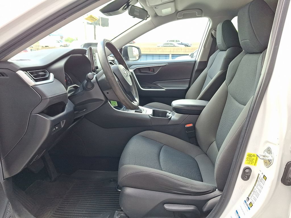 Used 2022 Toyota RAV4 LE AWD/4WD image 15