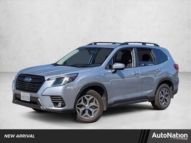 Used 2023 Subaru Forester Premium image 1