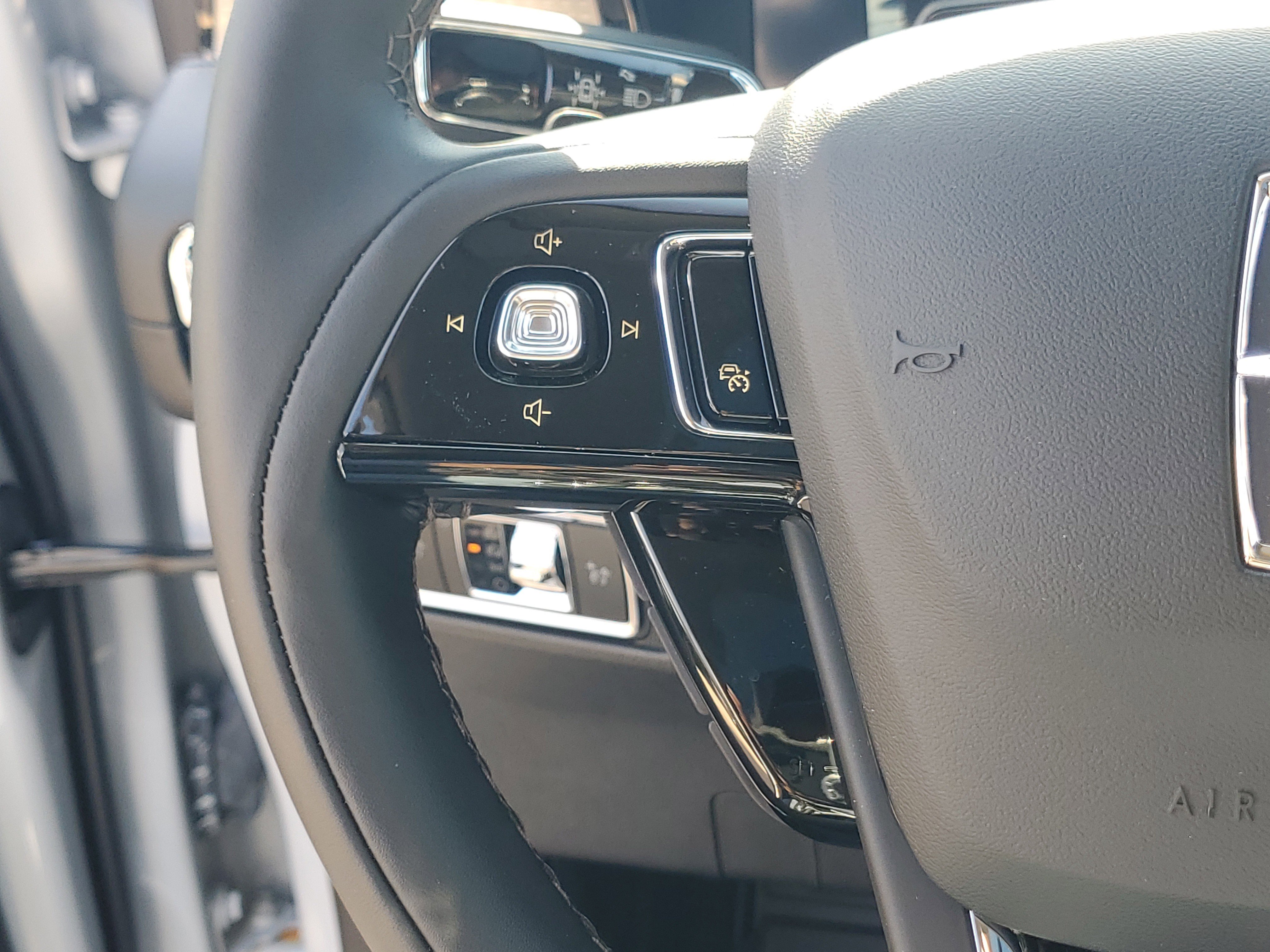 New 2025 Lincoln Corsair Reserve w/ Equipment Group 202A image 18