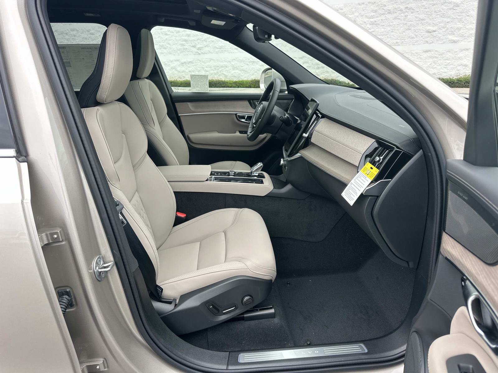 New 2026 Volvo XC90 T8 Plus w/ Protection Package Premier AWD/4WD image 21