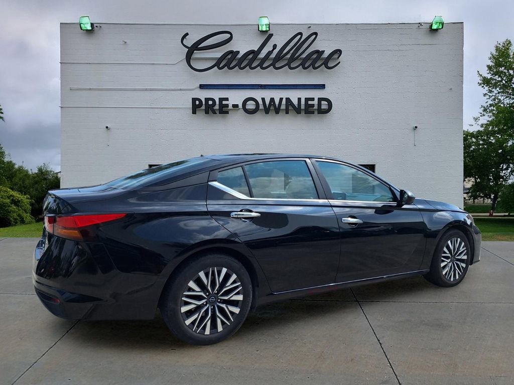 Used 2024 Nissan Altima 2.5 SV FWD image 3