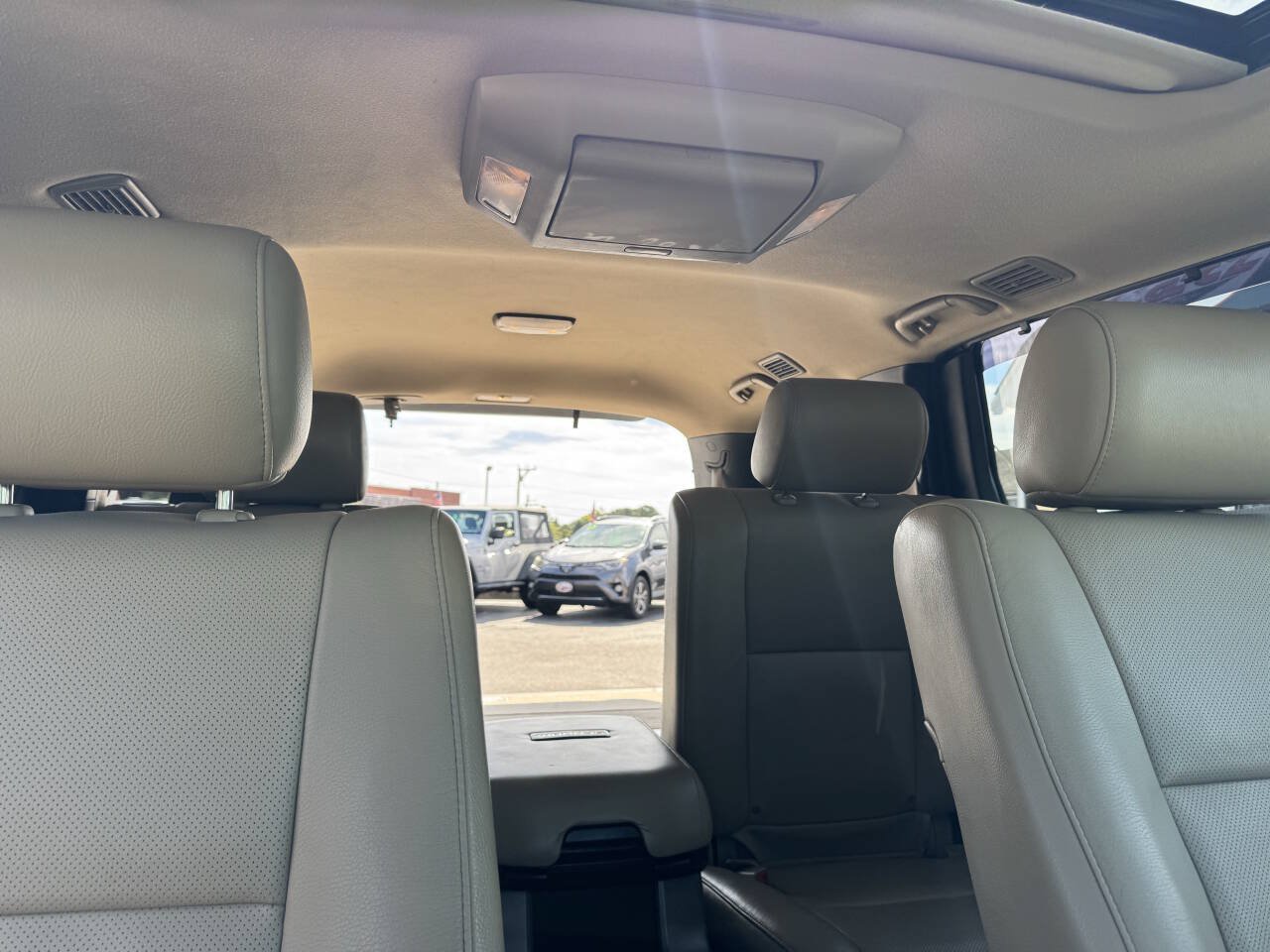 Used 2014 Toyota Sequoia Platinum AWD/4WD image 44