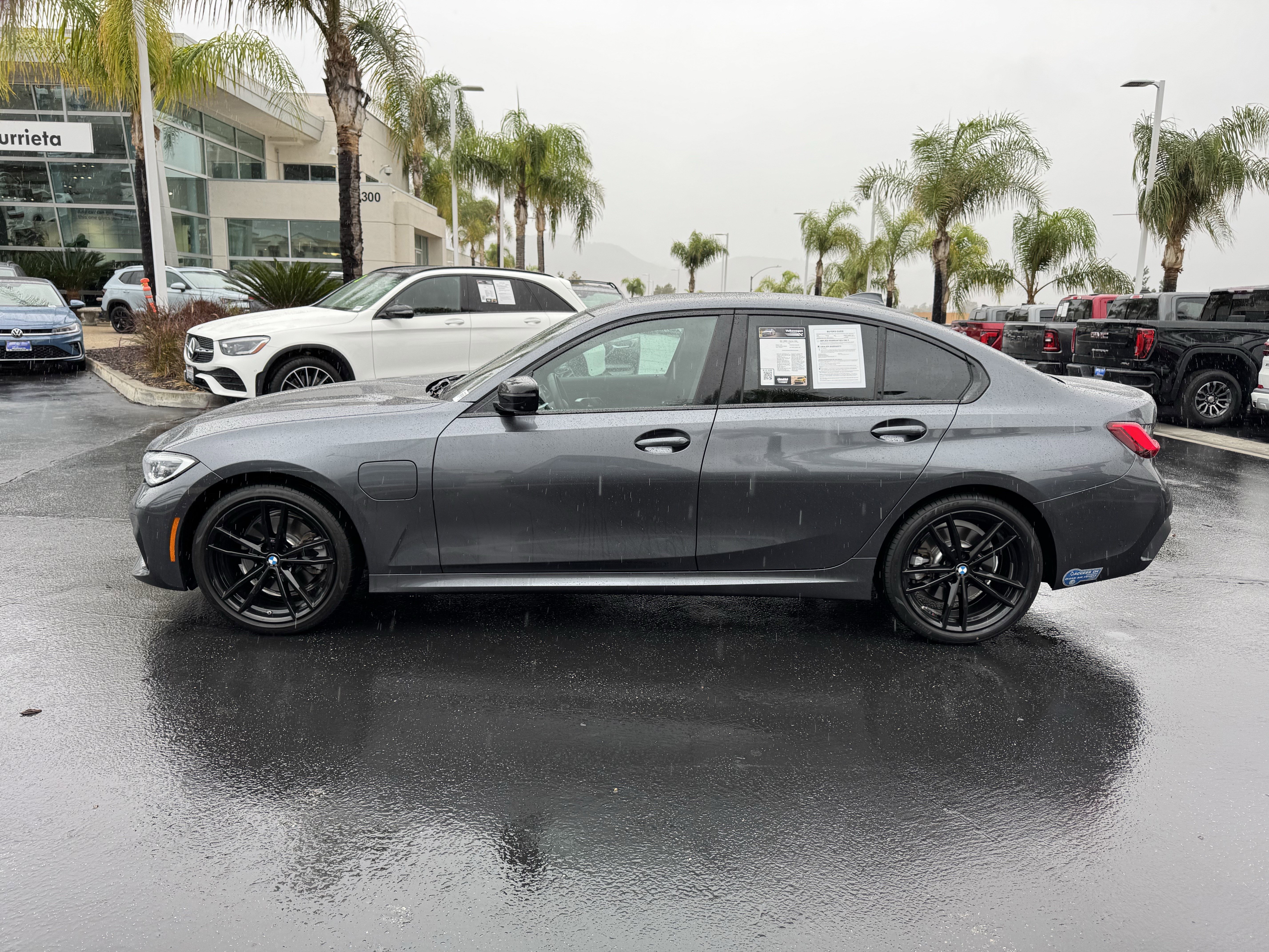Used 2021 BMW 330e w/ M Sport Package image 7