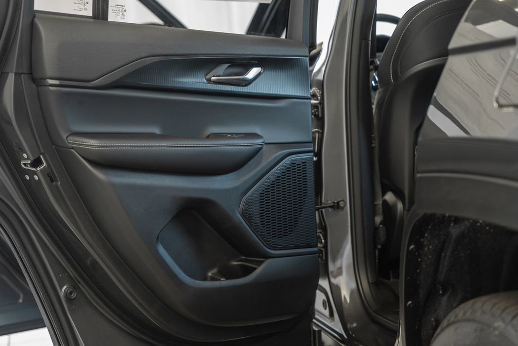 New 2025 Jeep Grand Cherokee Laredo X w/ Luxury Tech Group I image 34