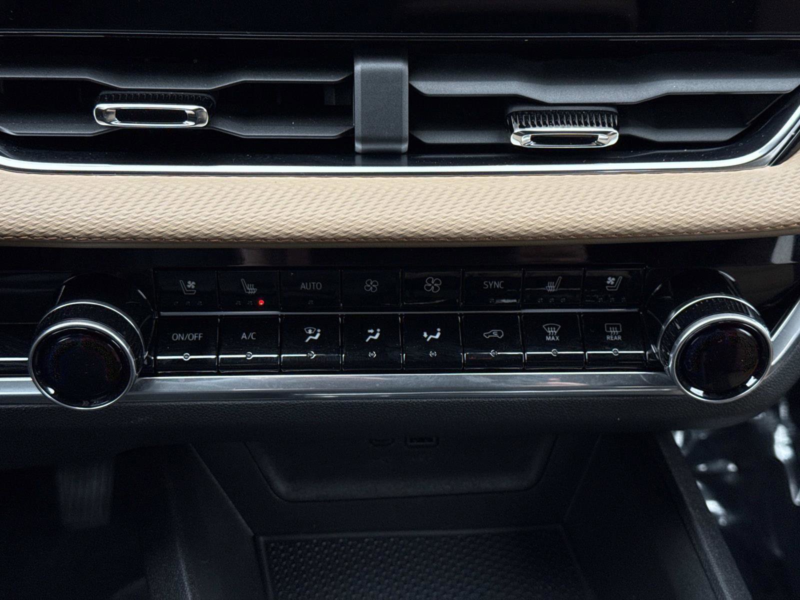 Used 2026 Chevrolet Equinox ACTIV w/ Convenience Package III image 5