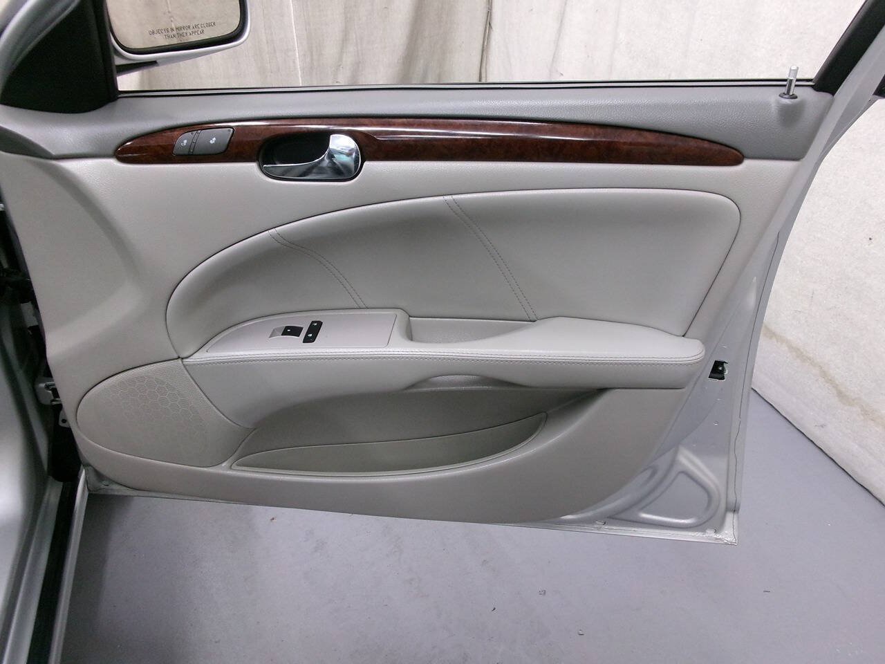 Used 2011 Buick Lucerne CXL FWD image 27