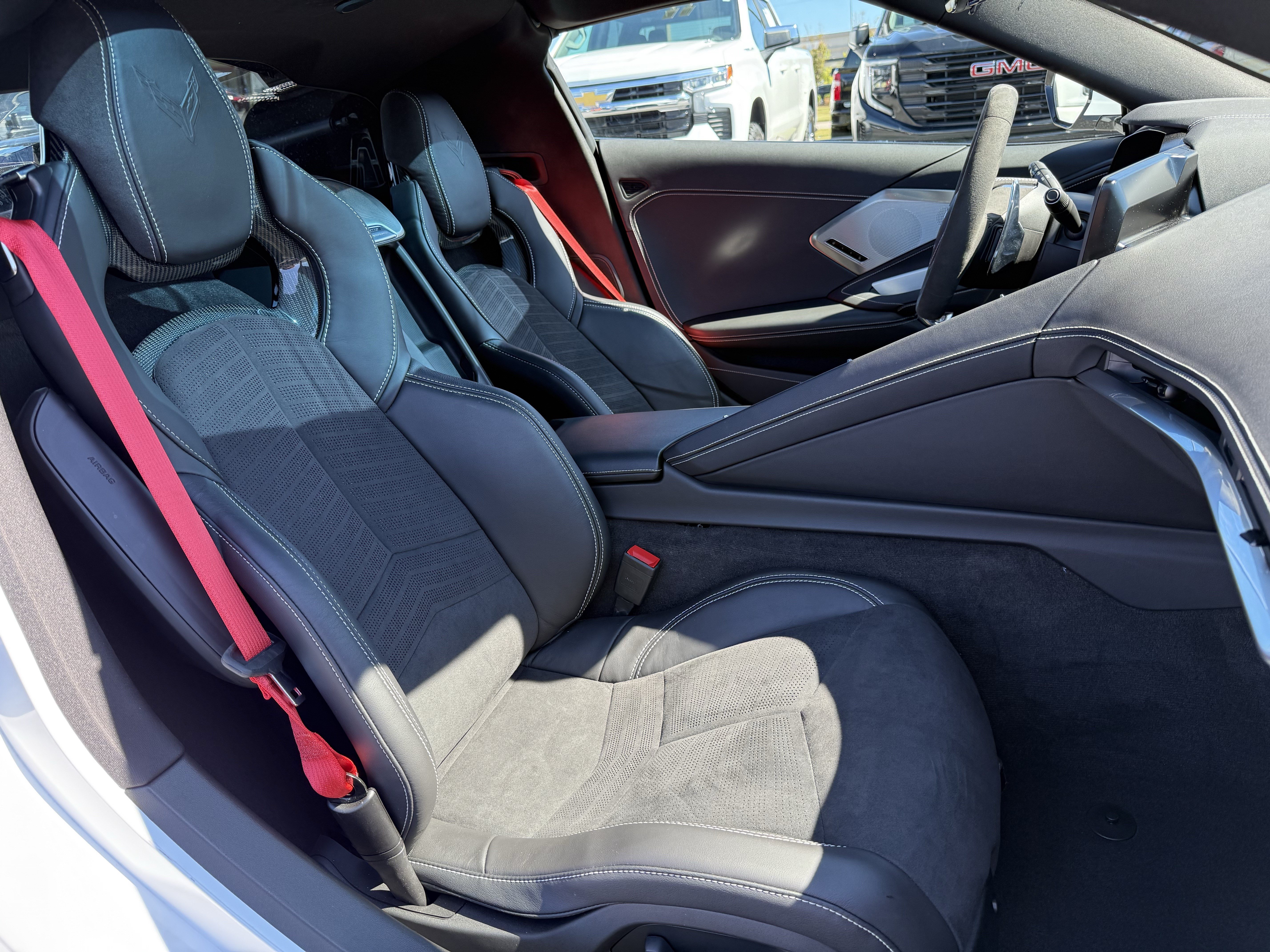 Used 2025 Chevrolet Corvette Stingray Preferred Cpe w/ Z51 Performance Package RWD image 36