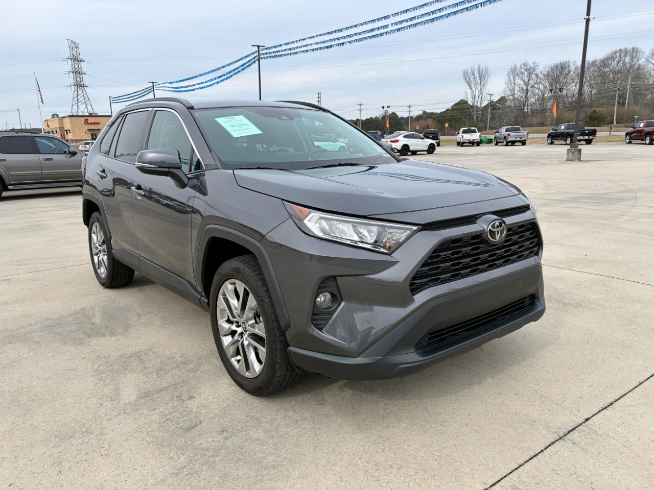 Used 2021 Toyota RAV4 XLE Premium image 4