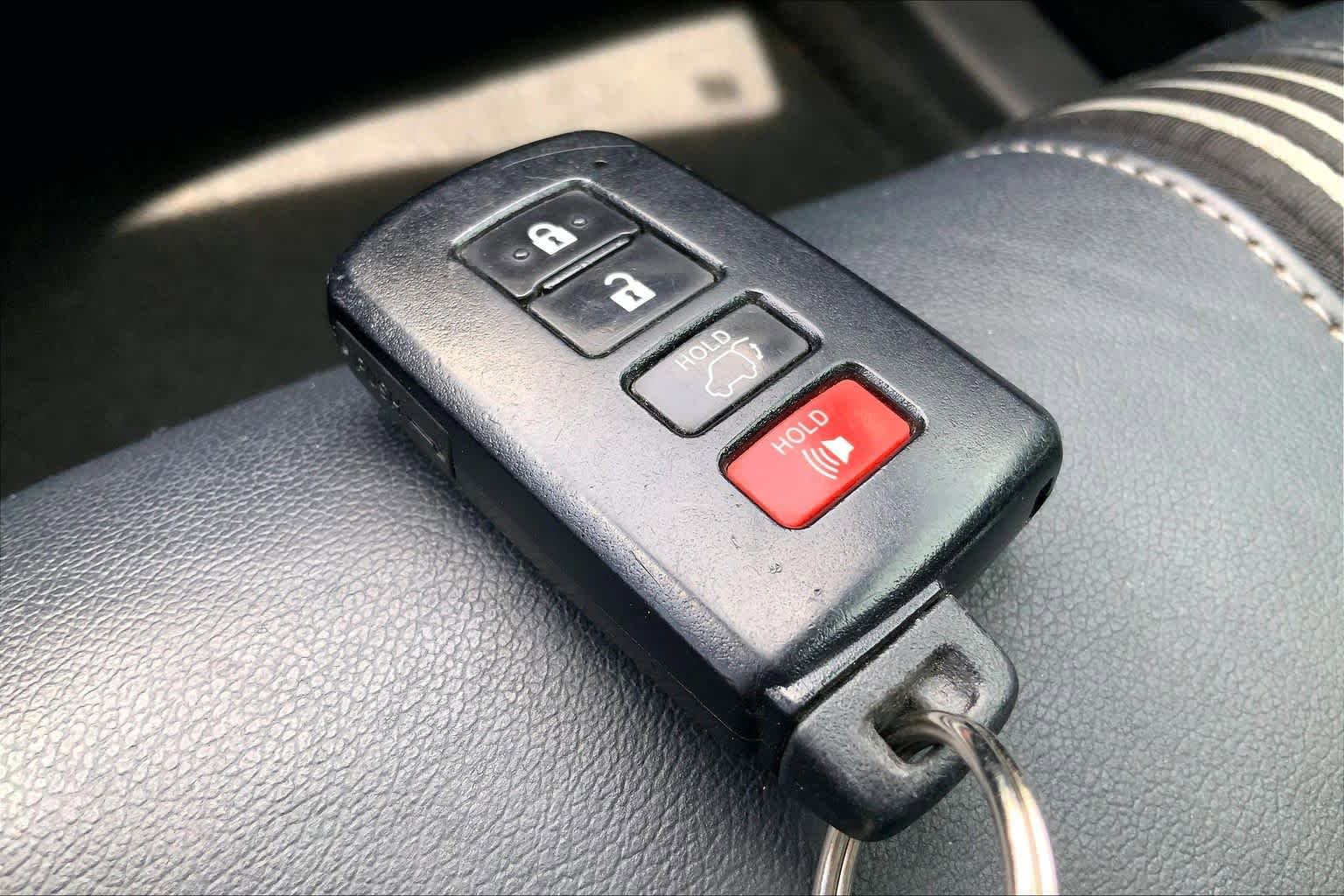 Used 2017 Toyota Highlander SE AWD/4WD image 15