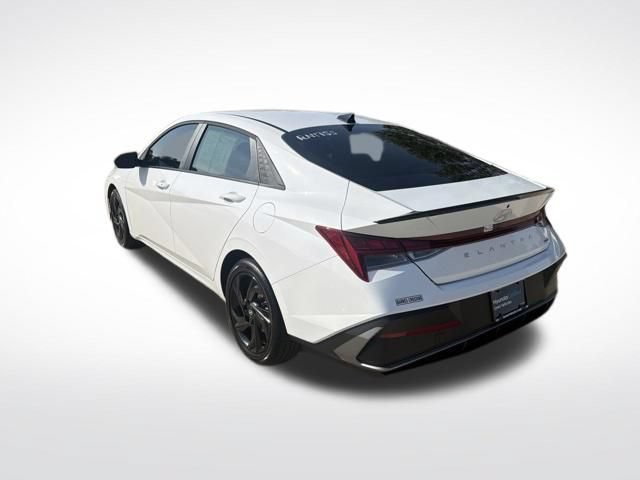 Used 2026 Hyundai Elantra SEL FWD image 5