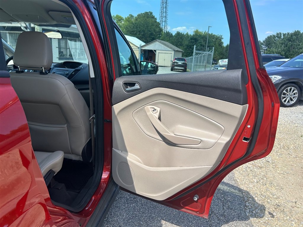 Used 2018 Ford C-MAX SE w/ Equipment Group 202A FWD image 17