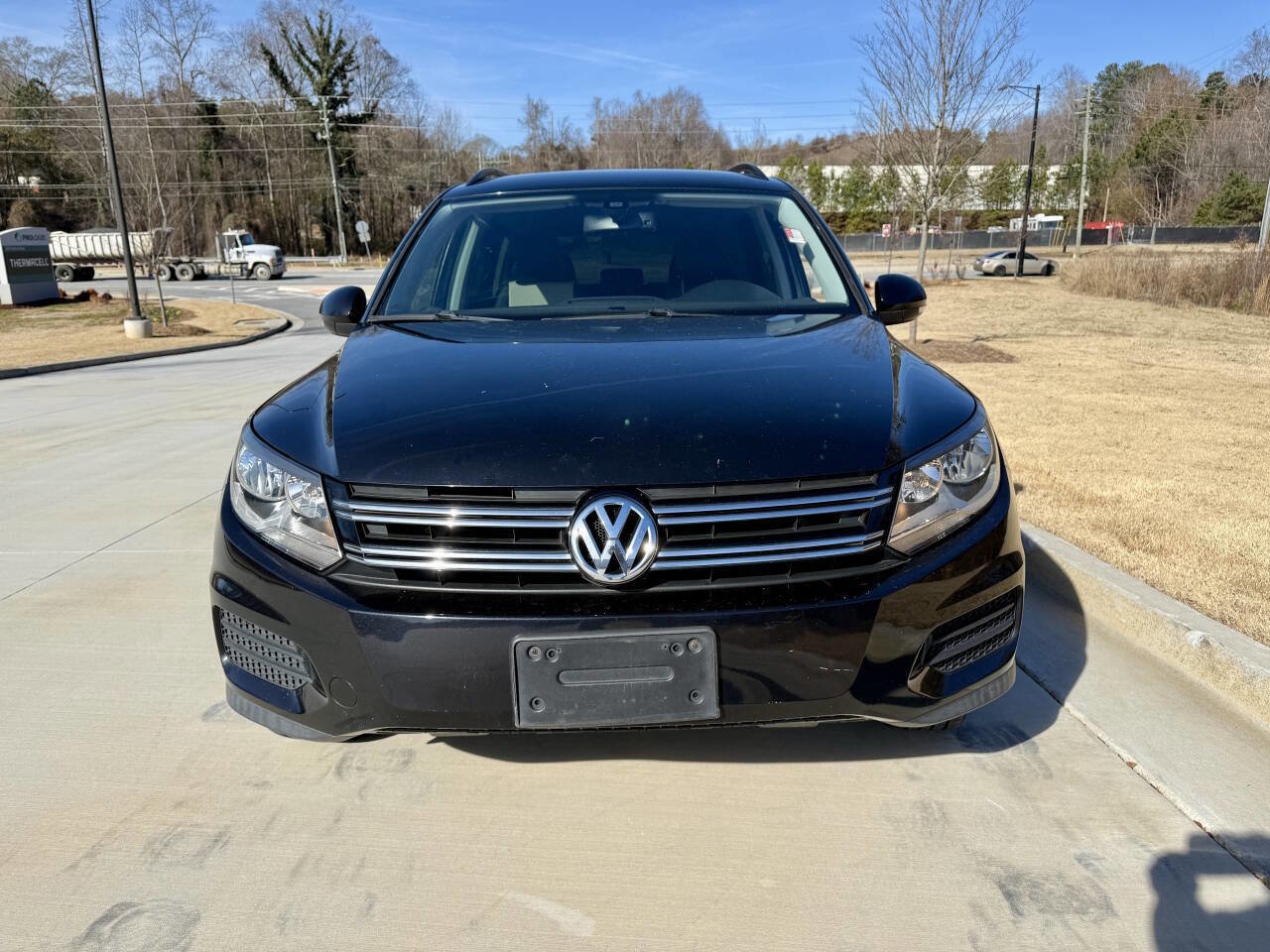 Used 2017 Volkswagen Tiguan S image 2