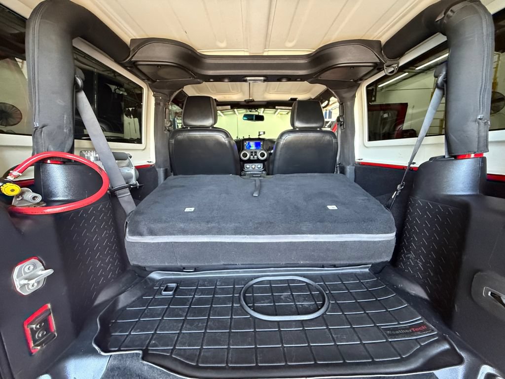 Used 2016 Jeep Wrangler Rubicon w/ Power Convenience Group AWD/4WD image 37