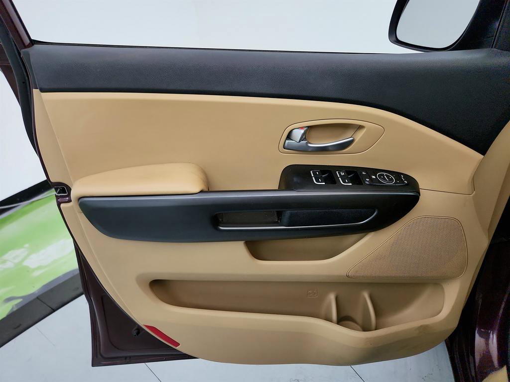 Used 2015 Kia Sedona LX w/ LX Convenience Package FWD image 19