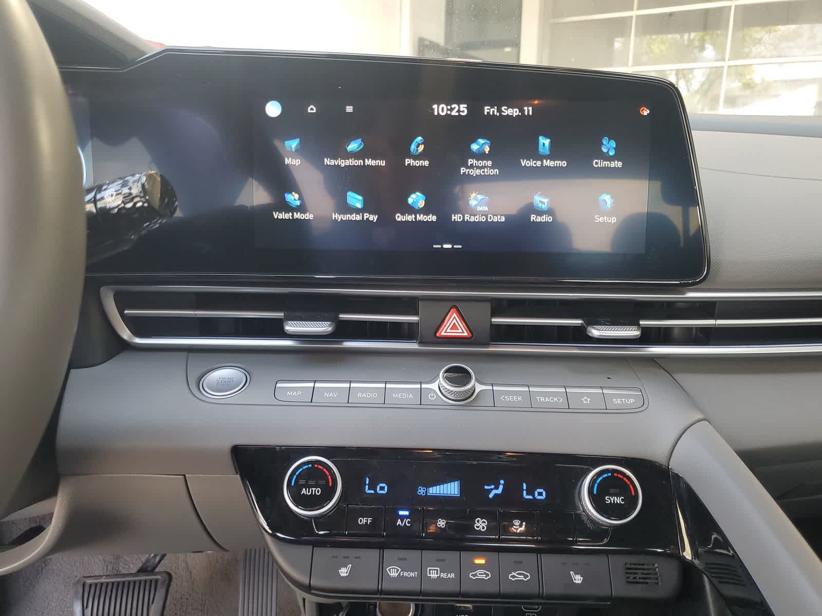 Used 2025 Hyundai Elantra SEL FWD image 14