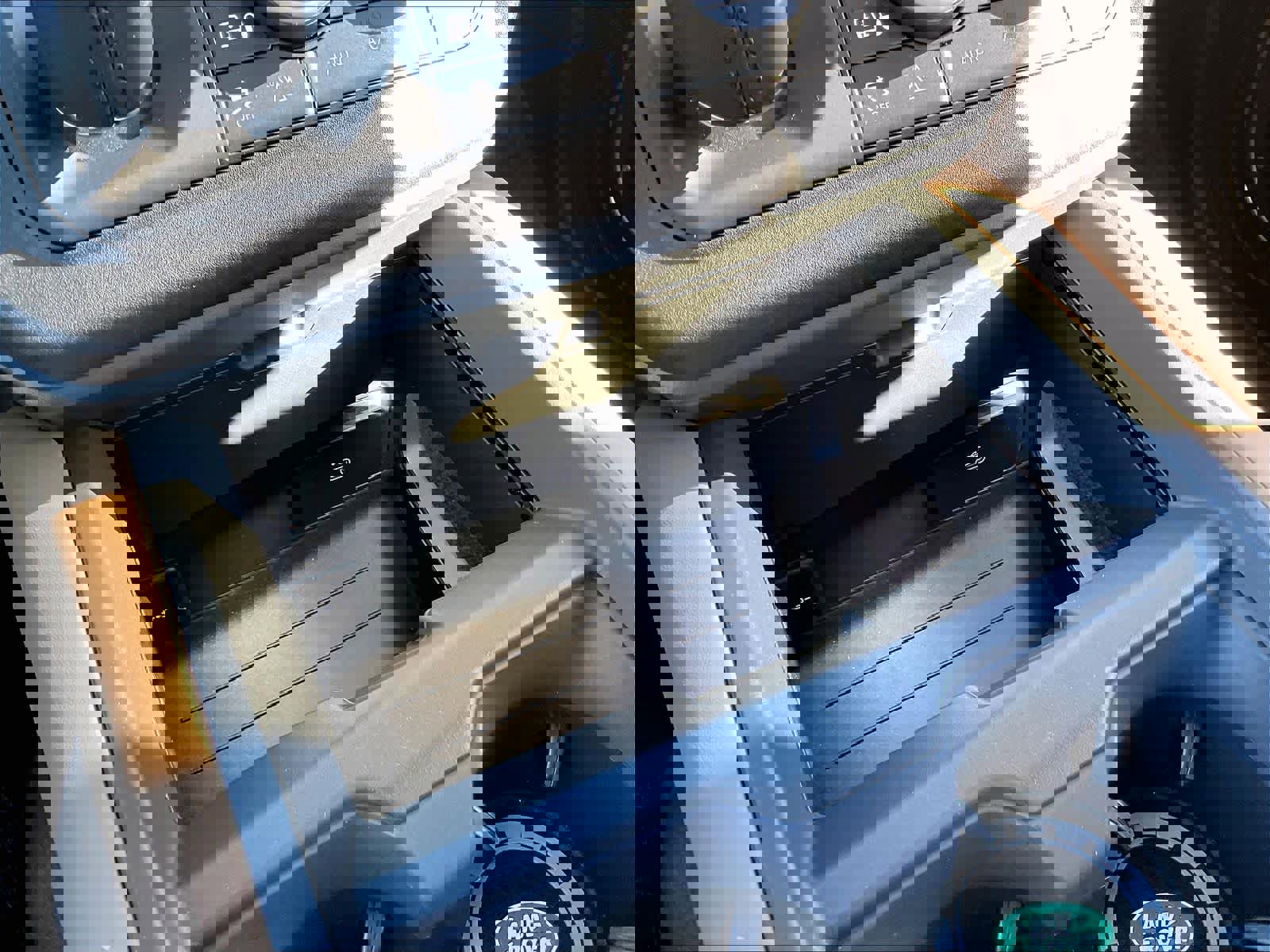 Used 2025 Land Rover Defender 110 X-Dynamic SE image 34