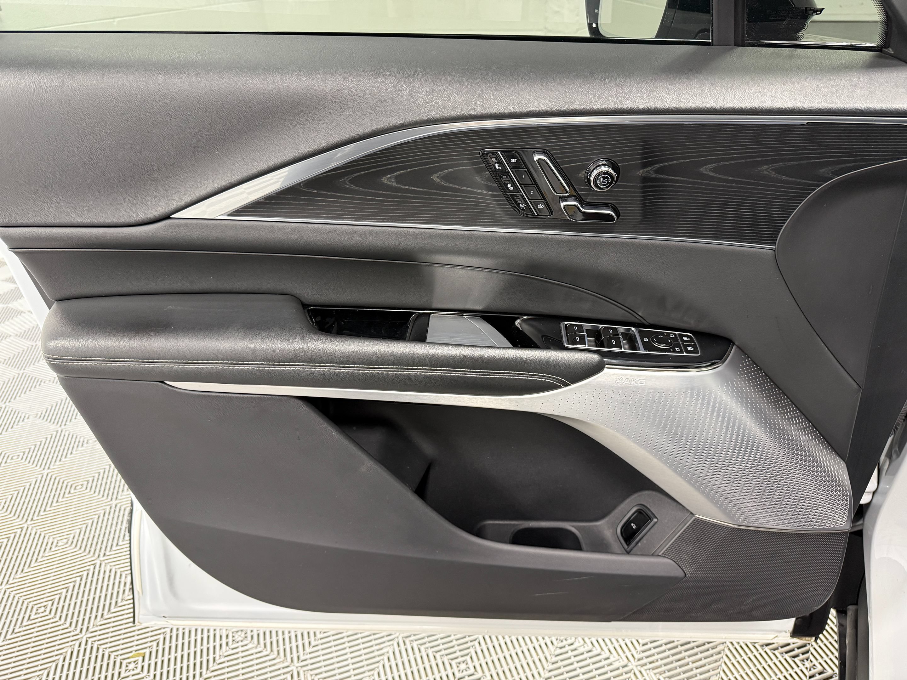 Used 2024 Cadillac Lyriq Sport RWD image 11