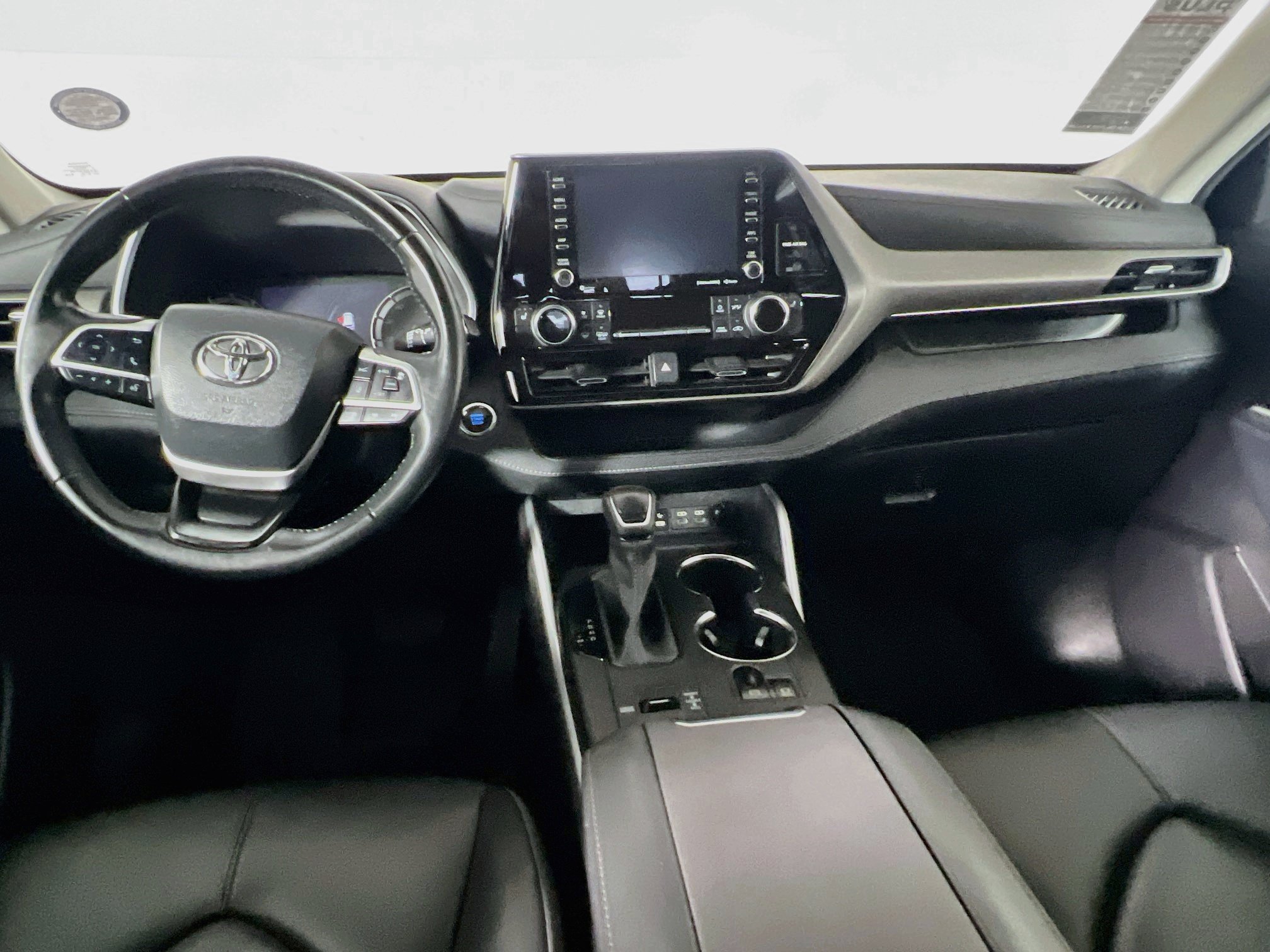 Used 2022 Toyota Highlander XLE FWD image 29