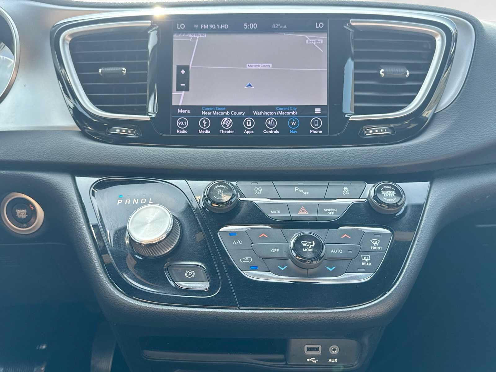 Used 2018 Chrysler Pacifica Touring-L Plus FWD image 28