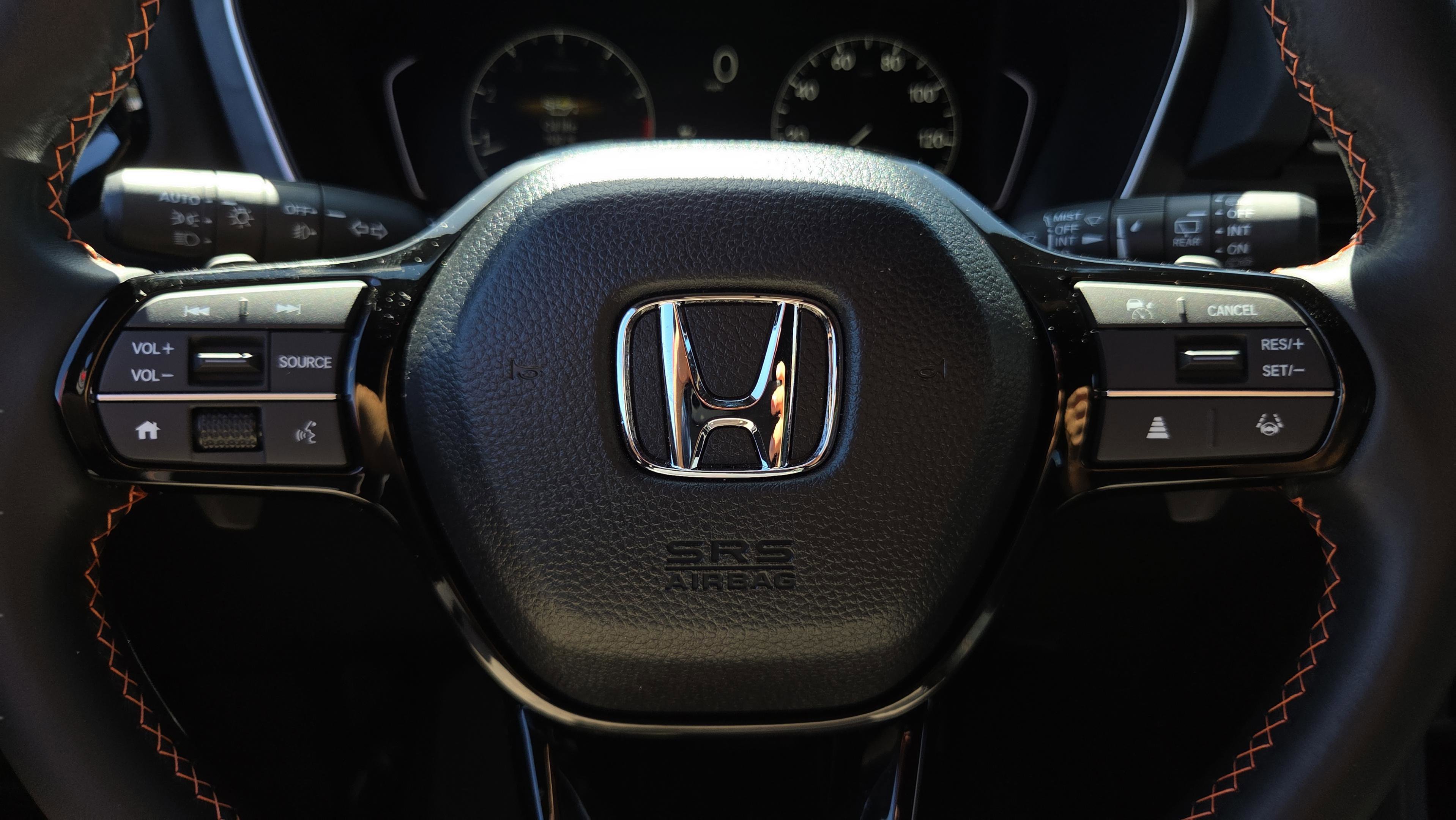 Used 2025 Honda Pilot Sport image 33