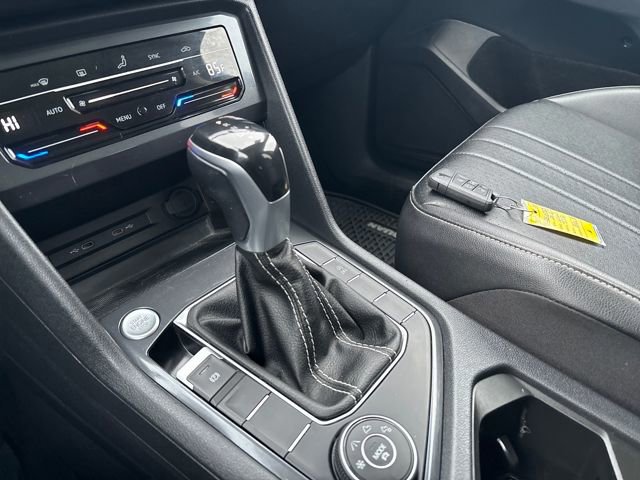 Used 2022 Volkswagen Tiguan SE image 21