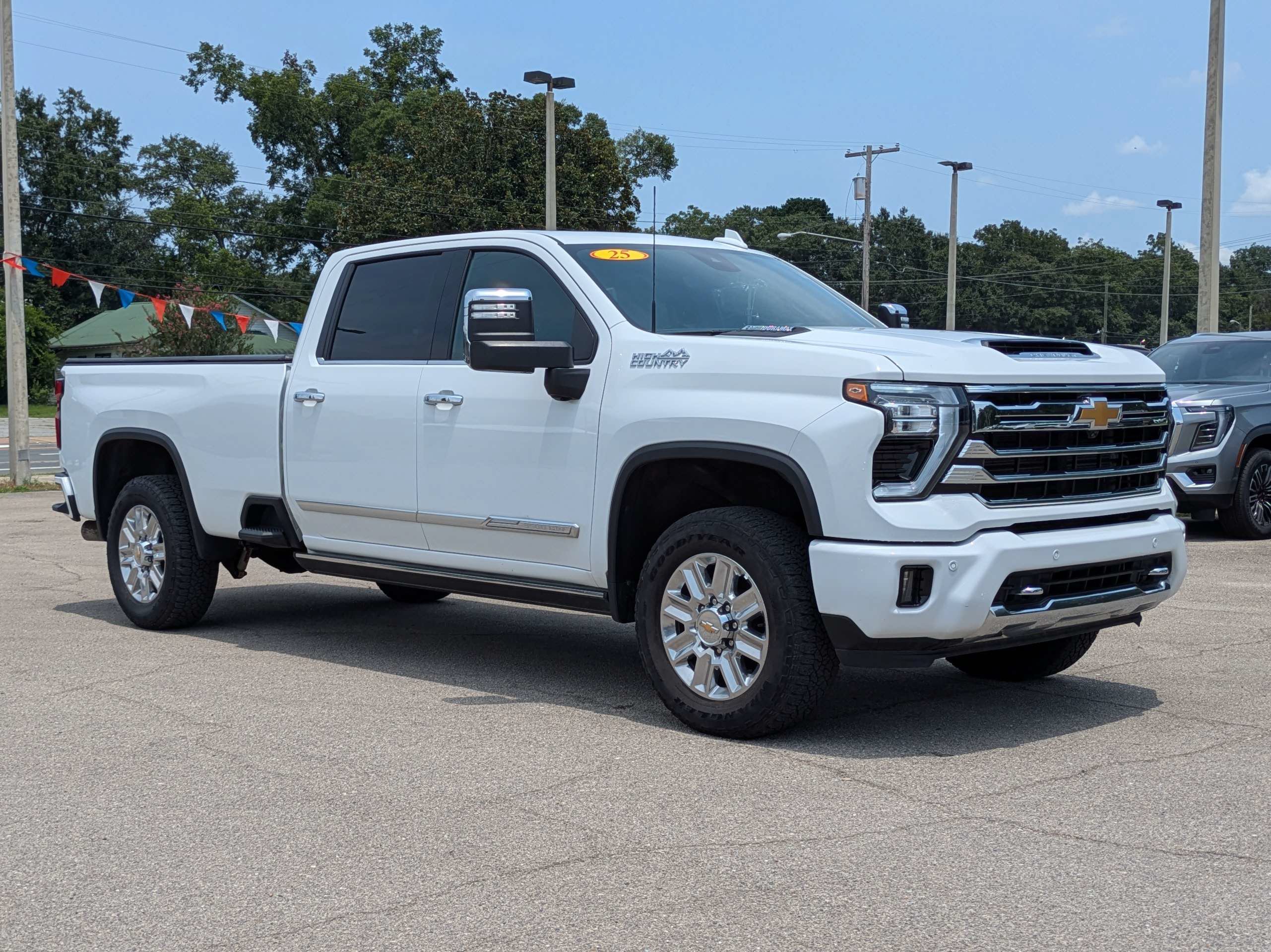 Used 2025 Chevrolet Silverado 3500 High Country w/ High Country Premium Package AWD/4WD image 2