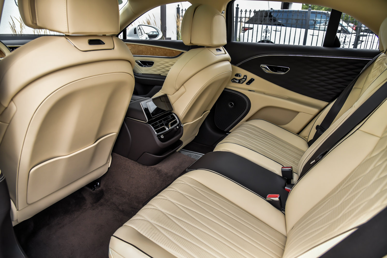 Certified 2021 Bentley Flying Spur V8 AWD/4WD image 29
