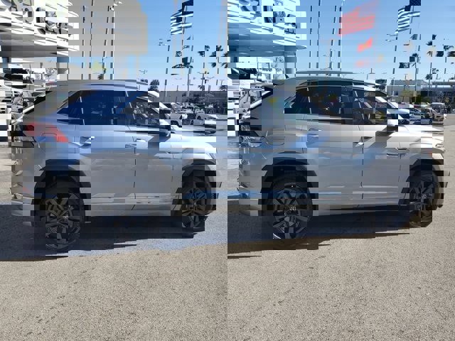 Used 2022 Volkswagen Atlas Cross Sport SEL R-Line image 8